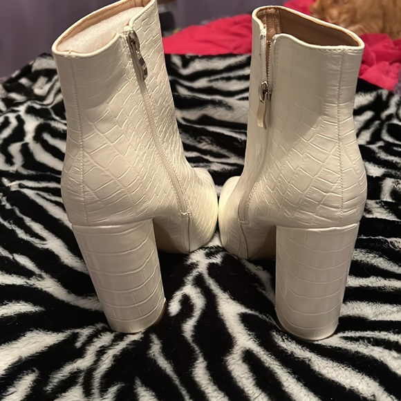 👠👠 WHITE ANKLE BOOTS - Picture 11 of 11